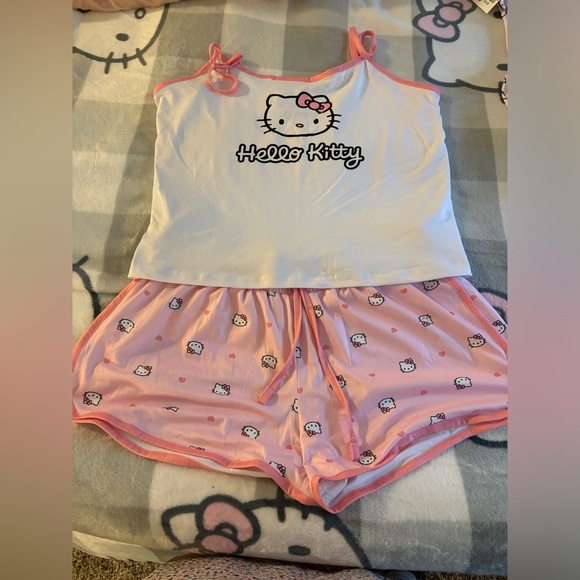 Hello kitty Pjs - Picture 1 of 2